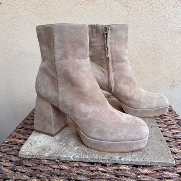 Dolce Vita Shoes - Dolce Vita Ulyses Beige Suede Ankle Boots Womens  8.5